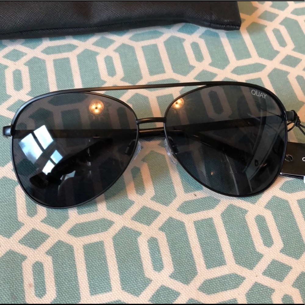 NWT Quay Vivienne Glasses